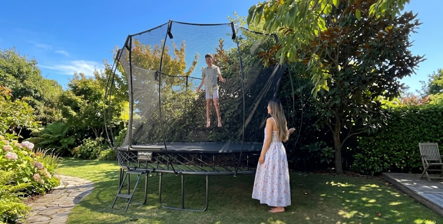 Trampoline Workout for Beginners: A Four-Week Progressive Program Starting from Zero